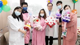 畢小姐接受透析後月經已中斷3年多，去年意外發現胎動。在基隆長庚跨科團隊照護下，於年底順利產下一名女嬰。（圖／基隆長庚提供）