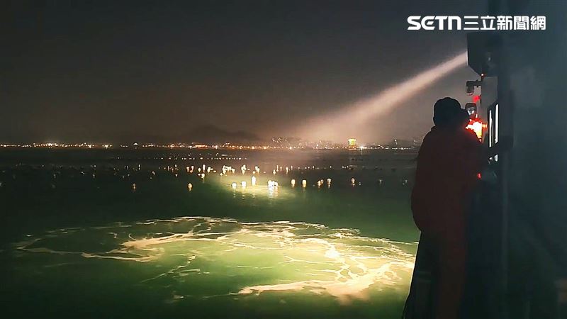 金門縣貴山西北方0.8浬禁止水域線，日前有人泅泳試圖游往中國，被海巡科技偵蒐設備鎖定。（圖／翻攝畫面）