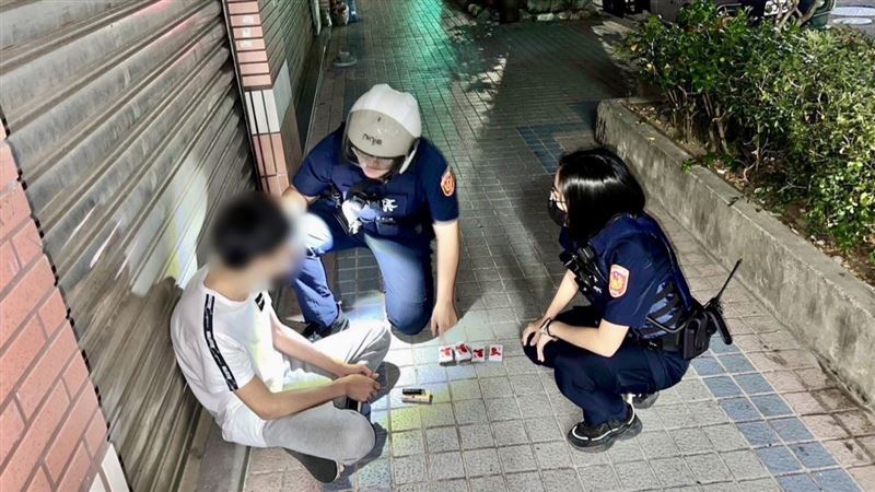 女警鄭詠心2024年曾在巡邏時，逮到毒犯。（圖／翻攝畫面）