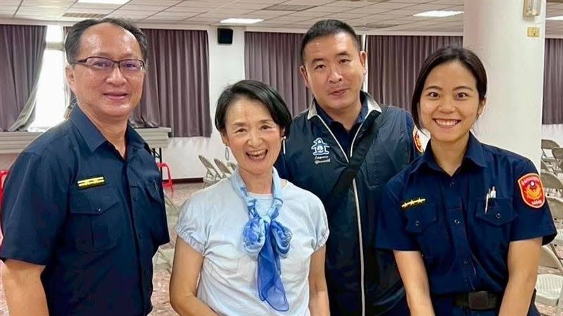 已故女警鄭詠心（右）。（圖／翻攝自譚艾珍臉書臉書）