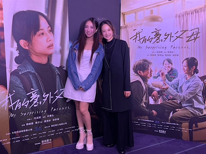 簡嫚書（右）與梁舒涵（左）飾演閨蜜。（圖／我的耐心有限公司提供）