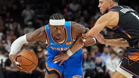 雷霆隊球星亞歷山大（Shai Gilgeous-Alexander）持續MVP等級的發揮，全場高效砍下31分。（圖／美聯社／達志影像）