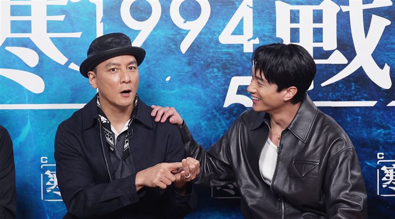 《寒戰1994》中吳彥祖和劉俊謙兩人精彩飆戲。(圖/截圖自訪問影片)