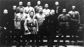 何應欽和蘇聯顧問在廣東東征途中合影。（圖／翻攝自維基百科）