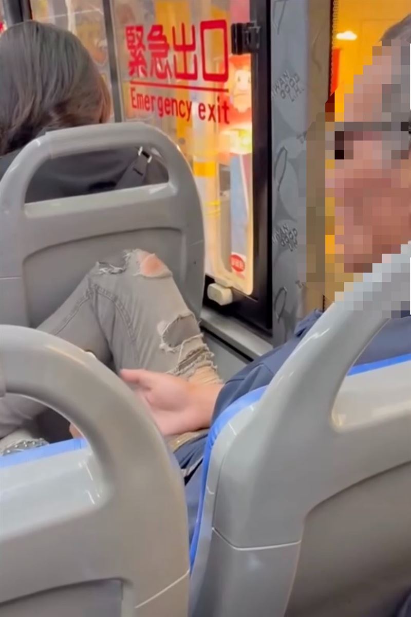 男子手機開擴音、佔位子嗆學生不讓座。（圖／翻攝自Threads @ce_.721）