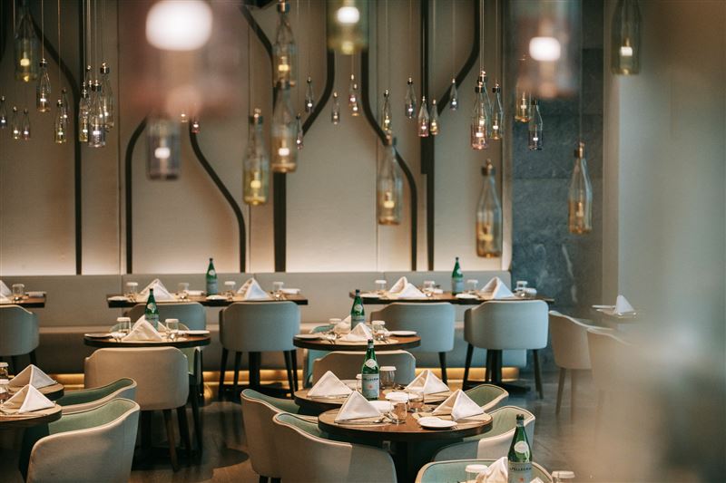 北投老爺以健康療癒為定位，空間設計運用大量通透採光與簡約的流動曲線，構築出優雅且充滿當代感的場域氛圍。（圖／飯店旅宿業者提供）