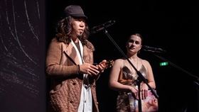 劉彥巡首次以導演身份赴巴黎領取「ARFF國際影展」獎項。（圖／T WHITE- 川彡志作、劉彥巡 Y’eaushi提供）