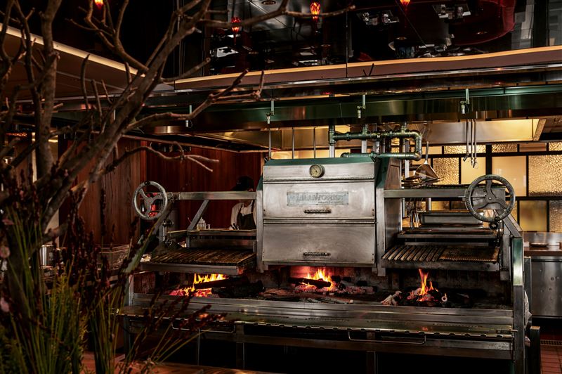 台北萬豪INGE'S Bar &amp; Grill的Grillworks炭火烤爐。（圖／飯店旅宿業者提供）