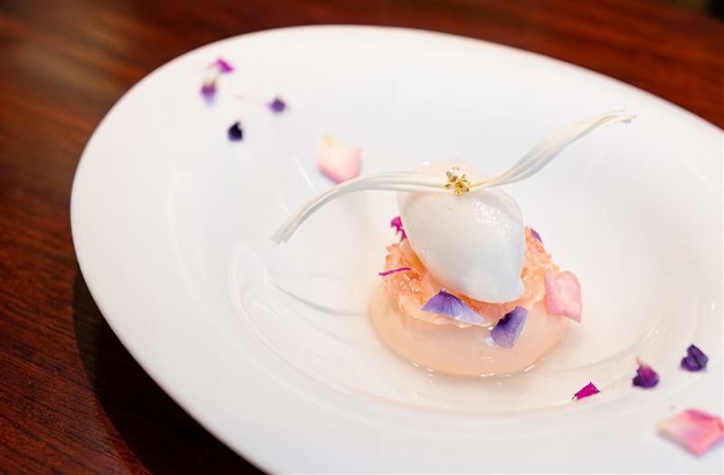 Ukai-tei Kaohsiung於5/8至5/10推出三日限定甜點「花影・荔語」。（圖／飯店旅宿業者提供）