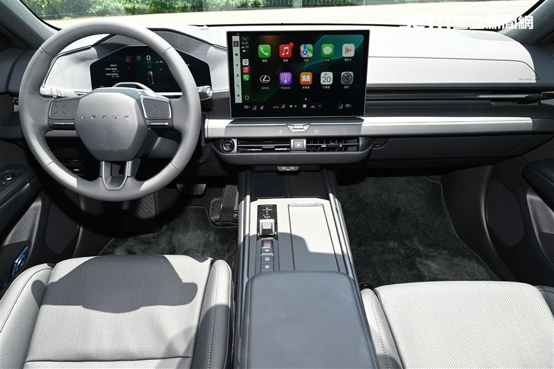 導入14吋中控螢幕與12.3吋數位儀表。（圖／記者鍾釗榛攝影）