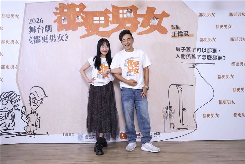 岑永康（右）與范瑞君（左）飾演熟齡同居情侶，有精彩對手戲。（圖／金星文創提供）