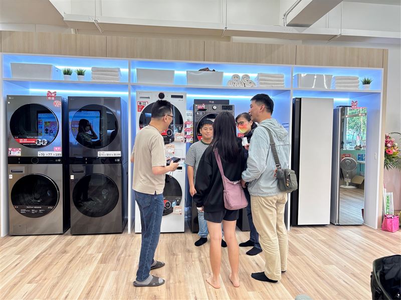 不少「精算型消費者」在意長期成本，搭載智慧功能的家電詢問度高。（圖／品牌業者提供）