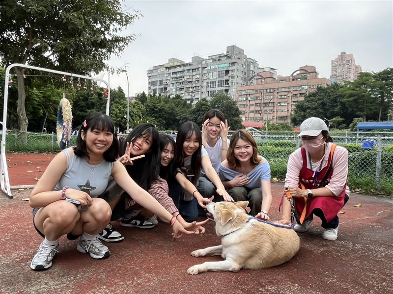一堂沒有課本的課！東海大學參訪板橋動物之家，看見流浪動物背後的公共議題。（圖／新北市政府提供）