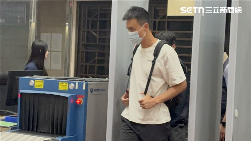 郭銓慶兒子，力麒建設董事長郭濟綱以證人身分到案說明。（圖／記者楊佩琪）