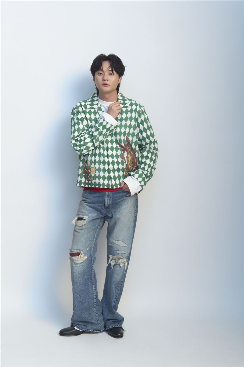 許富凱推出新專輯《尪仔物》。（圖／何樂音樂提供）