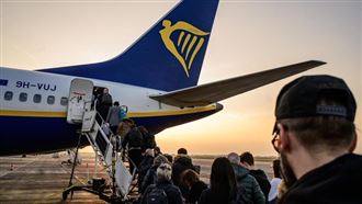 邊檢塞車！這航空準點飛　83乘客驚險攔機