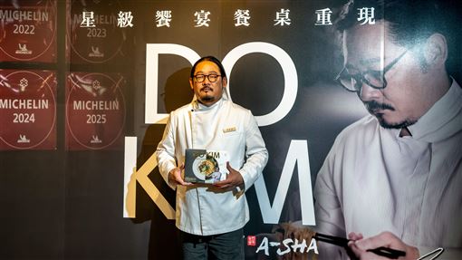 《黑白大廚》金度潤來台　邊煮邊唱秀歌喉