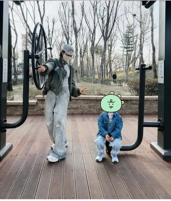 孫藝真在小帳公開與兒子的合照。（圖／翻攝自IG)