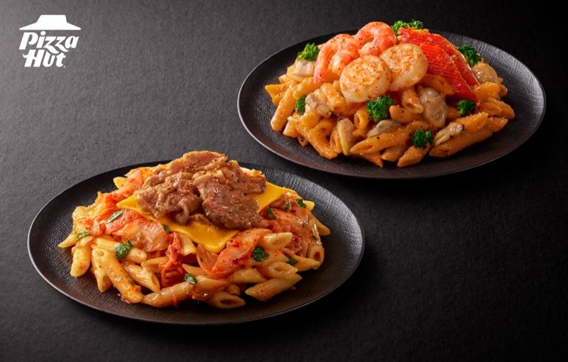 必勝客全新推出日式「明太子干貝鮮蝦筆管麵」和韓式「泡菜起司雪花牛筆管麵」。(圖／必勝客提供）