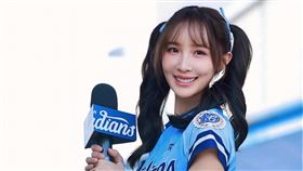 蓁蓁現任富邦悍將女團長。（圖／翻攝自臉書）