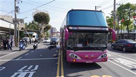 育平派出所,遊覽車,安平,台南,安南區,遊覽車,車禍,女警（圖／翻攝畫面）