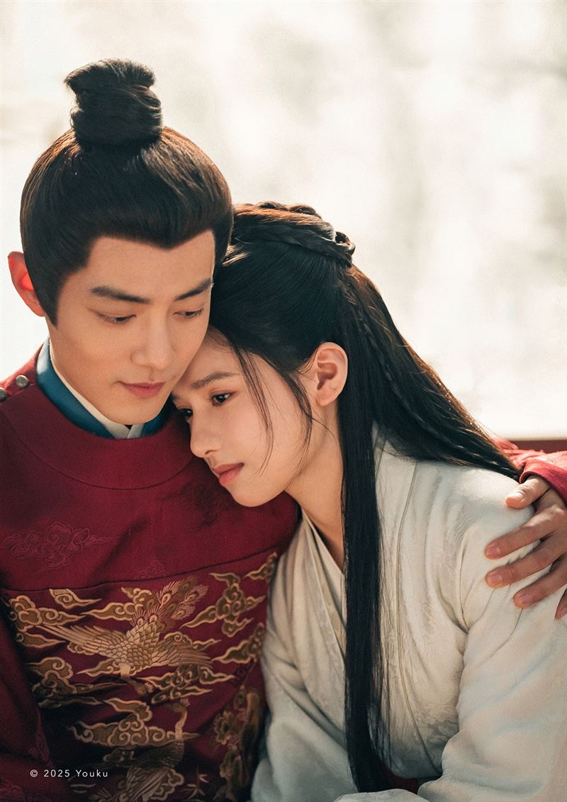 張婧儀（右）佩服肖戰（左）拍戲時的認真態度。（圖／中視提供）