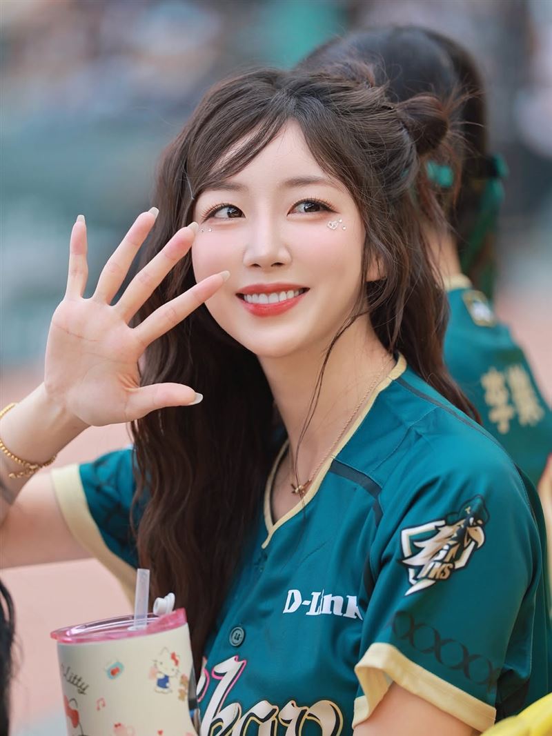 Wing Stars韓籍成員安芝儇突傳傷情，無法站上應援舞台。（圖／翻攝自IG @wlgus2qh）