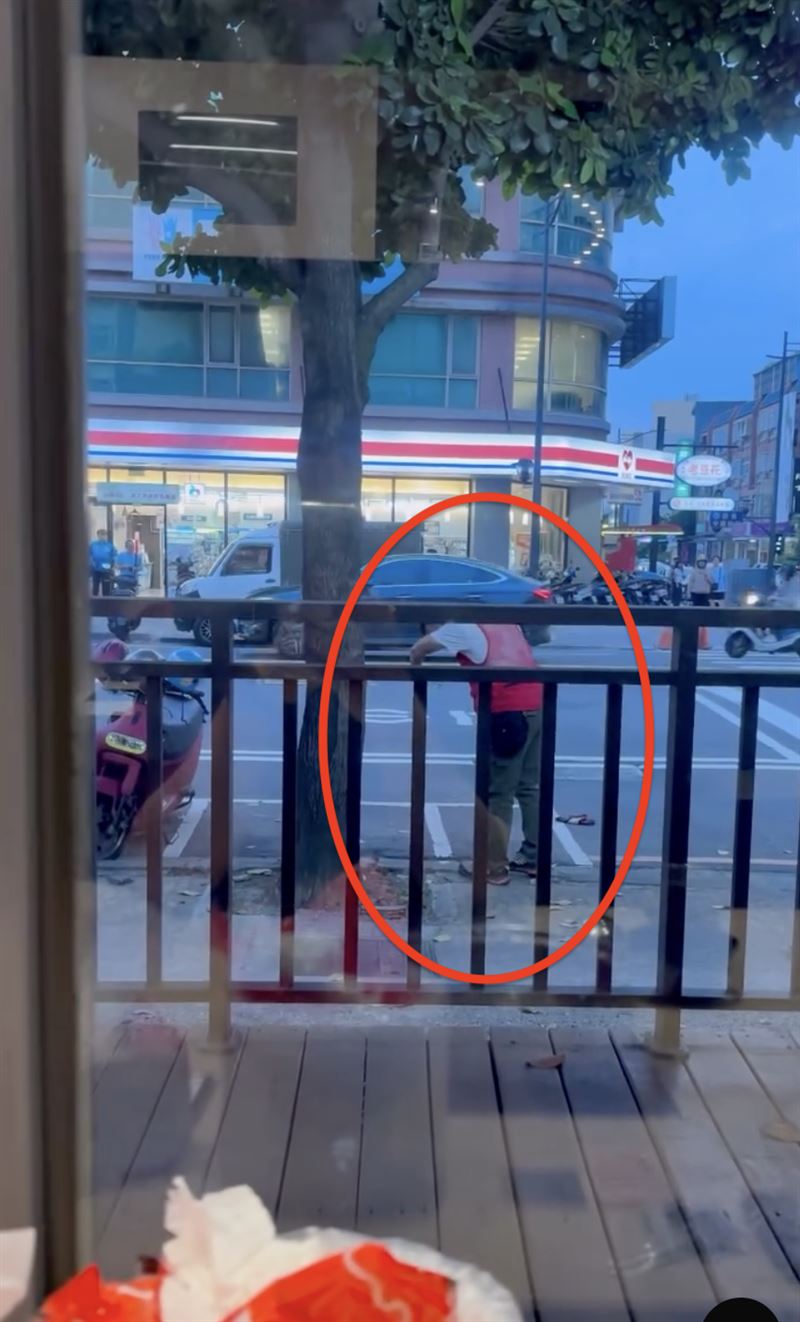 阿公遭噴辣椒水。（圖／翻攝自Threads @tsoustar）