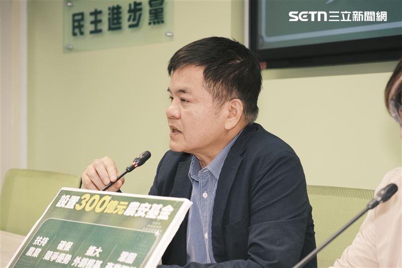 莊瑞雄批評，國民黨基於內部理由取消行程，凸顯藍營對於預算監督是「嘴巴講一套，做的是一套」，理由不正當，浪費公帑與民脂民膏。（圖／記者楊士誼攝影）