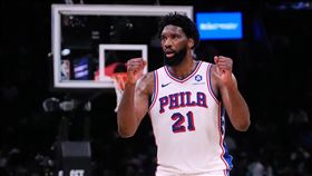 恩比德（Joel Embiid），76人擊敗塞爾提克續命。（圖／美聯社／達志影像）