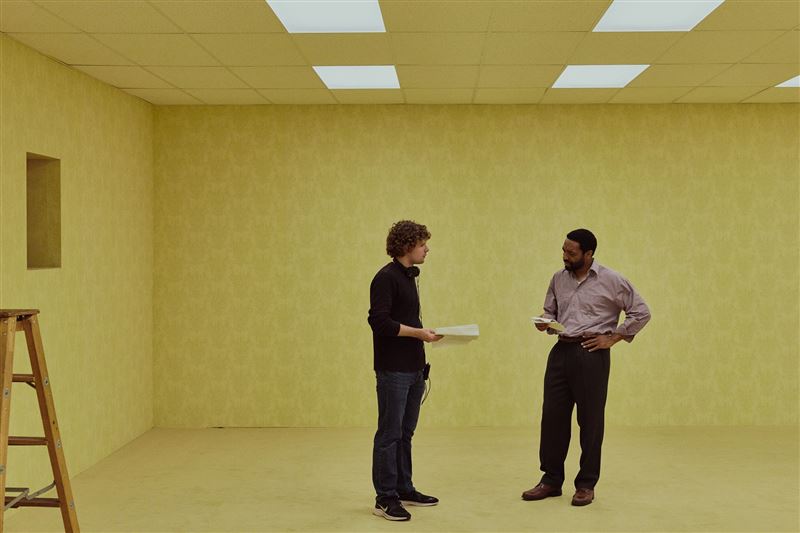 《後室》由20歲天才導演凱恩帕森斯（左）執導，右為男主角奇維托艾吉佛。（圖／采昌國際多媒體提供）