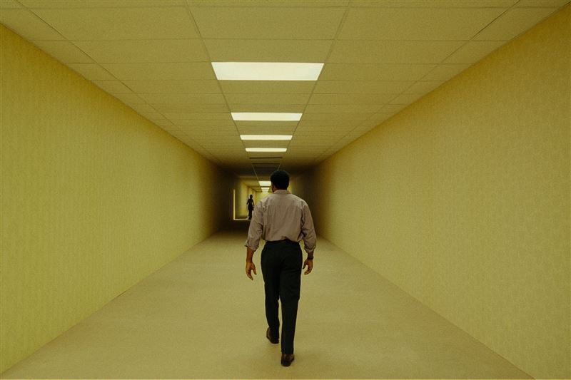 《後室》打造超過三萬平方英尺的「實體後室」進行拍攝。（圖／采昌國際多媒體提供）