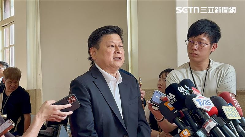 傅崐萁出席黨團大會前受訪。（圖／記者詹宜庭攝影）