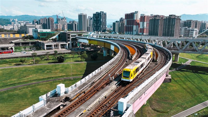 侯友宜宣布捷運三鶯線穩定性測試達標，最快2分鐘可轉乘板南線，預計5月通車。（圖／新北捷運局提供）