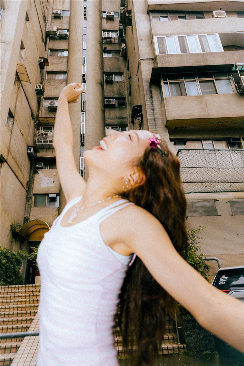 金針菇為新歌拍MV。(圖／PressPlay提供）