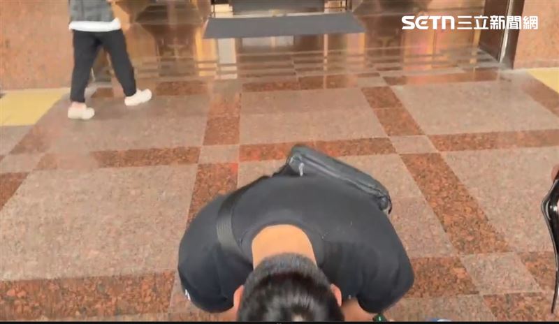 歌手邱軍涉酒駕撞死計程車司機，肇事後又企圖駕車逃逸，由基隆地院國民法庭一審重判10年。（圖／翻攝畫面）