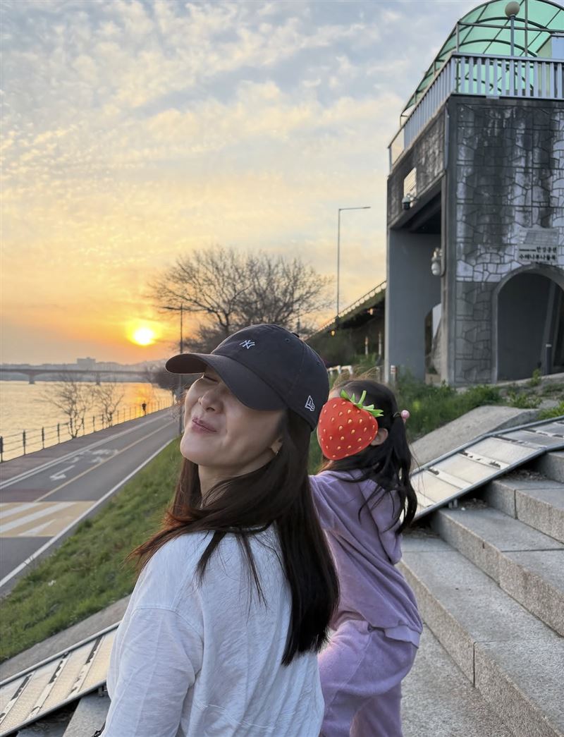 崔智友曬出女兒近況照。（圖／翻攝自IG）