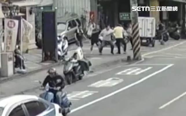 游男尾隨高中女學生，還毆打阿嬤跟里長致重傷，被害人發文控訴游男是慣犯。（圖／翻攝畫面）