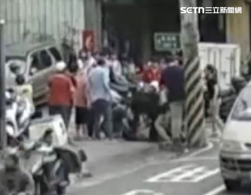 游男尾隨高中女學生，還毆打阿嬤跟里長致重傷，被害人發文控訴游男是慣犯。（圖／翻攝畫面）