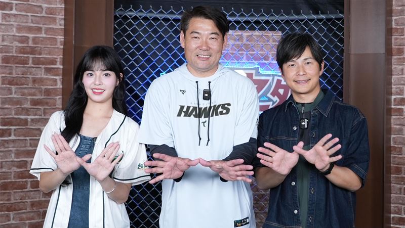 助理主持瑈瑈(左)、來賓黃甘霖(中)、主持人孫協志(右)。（圖／台鋼桂田文創提供）