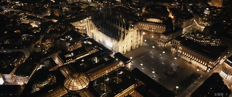 AI時代殘酷提醒！為什麼要看《穿Prada的惡魔2》的10大理由震撼曝光。助你在AI時代如虎添翼。圖為義大利米蘭教堂夜景。（圖／翻攝自《穿Prada的惡魔2》電影預告）