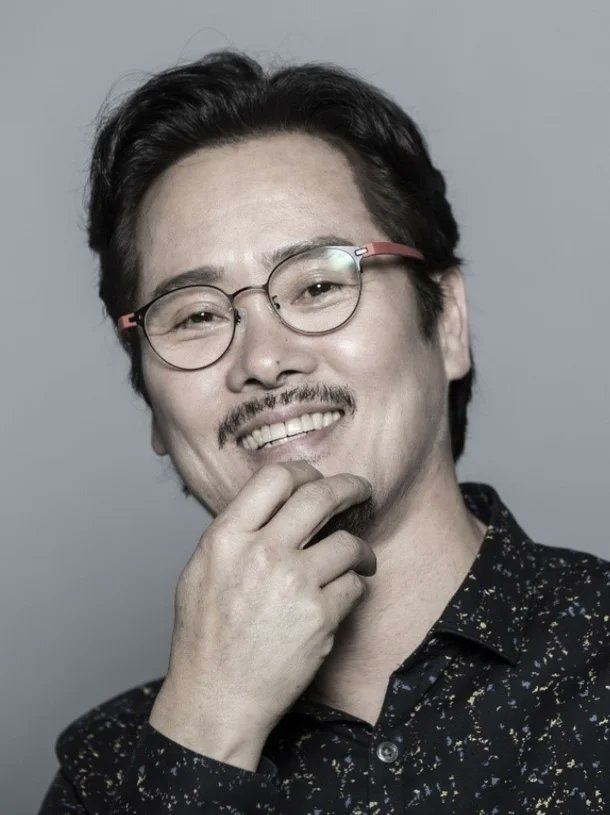 韓國63歲資深演員南慶柱因涉嫌性侵，遭首爾中央地方檢察廳正式起訴。（圖／翻攝自X平台）