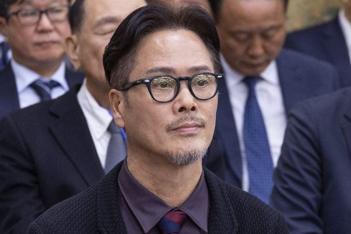 韓國63歲資深演員南慶柱因涉嫌性侵，遭首爾中央地方檢察廳正式起訴。（圖／翻攝自X平台）