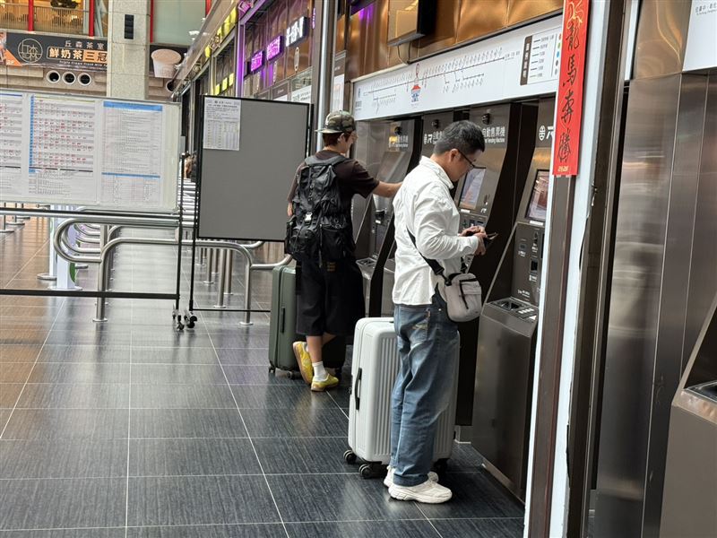 台鐵公司網站及「台鐵e訂通」App8日清晨傳出大停擺(圖/記者李育道攝影)