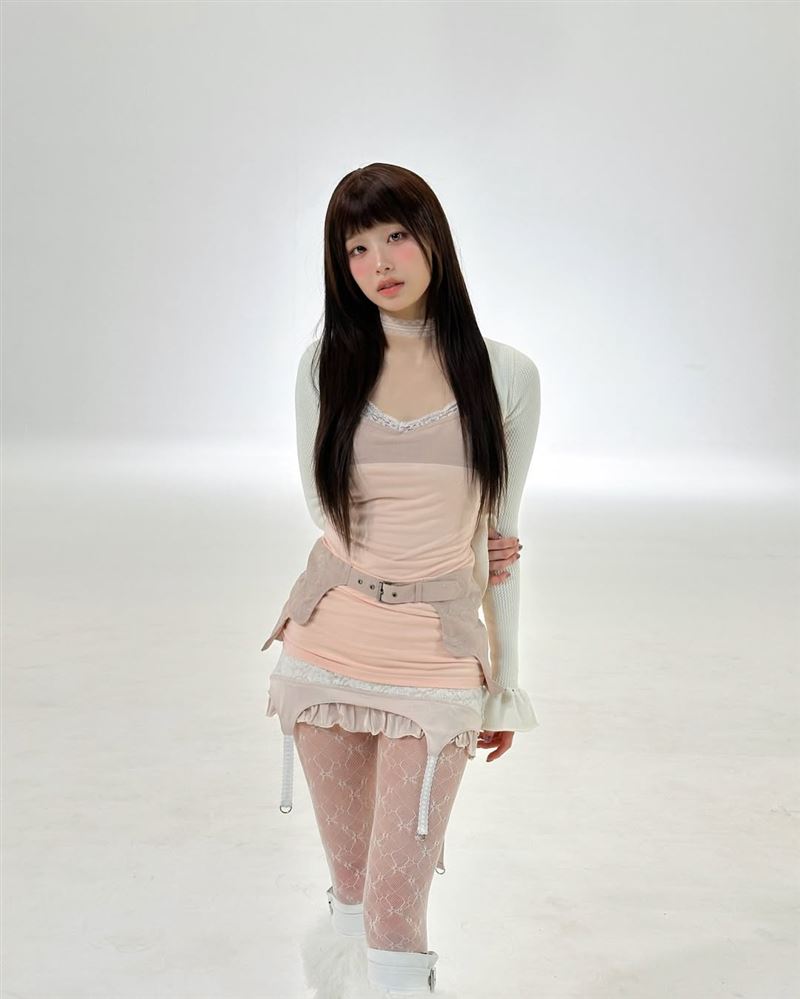 韓國女團本月少女（LOONA）出身的Chuu過去多以甜美形象示人。（圖／翻攝自IG @chuu_atrp）