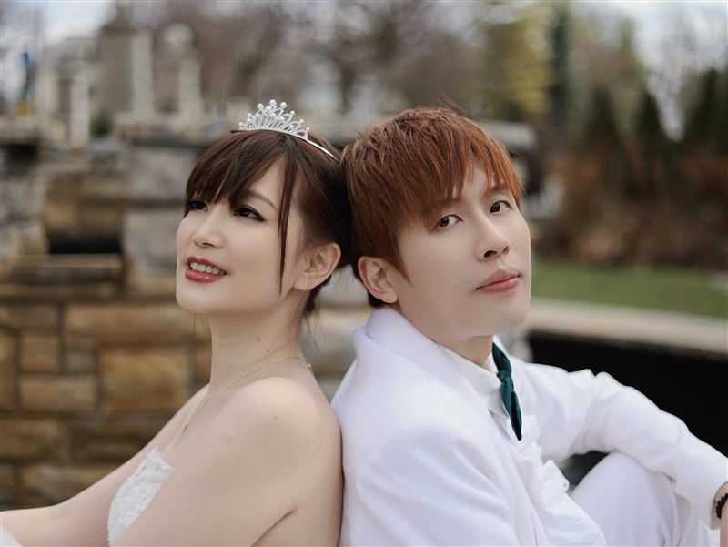 陳昶均與老婆飛到多倫多百年古堡拍攝婚紗。（圖／欣代唱片提供）