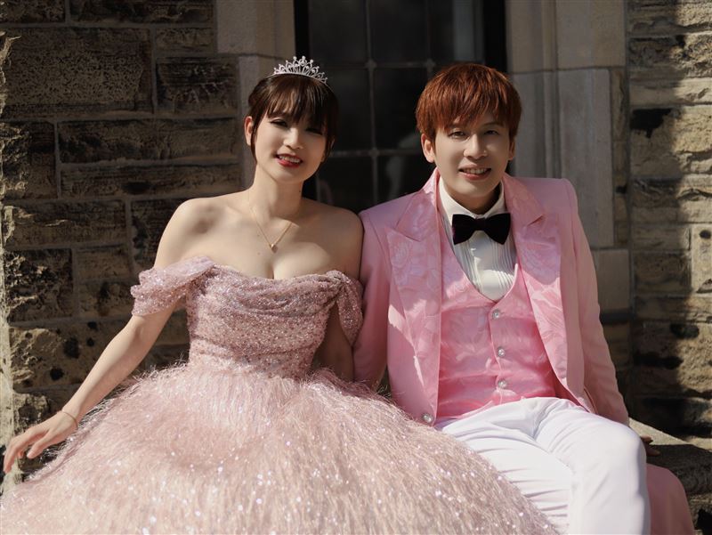 陳昶均與老婆飛到多倫多百年古堡拍攝婚紗。（圖／欣代唱片提供）