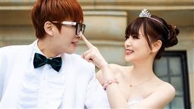 陳昶均與老婆飛到多倫多百年古堡拍攝婚紗。（圖／欣代唱片提供）