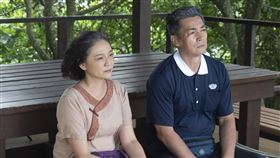 伊正（右）、梁家榕（左）扮老妝。（圖／大愛提供）