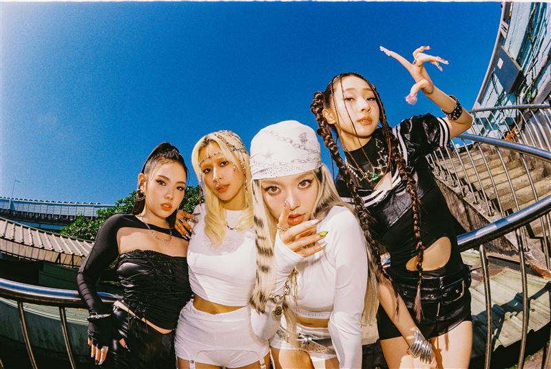 Vikky韋喬薺（左起）、JUD陳泳希、粼粼LIN、熙妍Siena。（圖／華研國際提供）